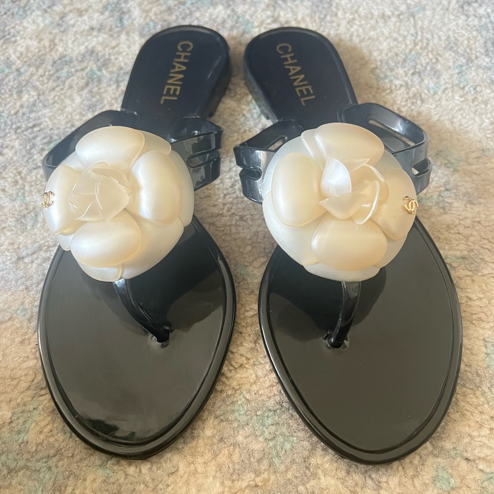 CHANEL Black Sandals with Cream Floral Accent